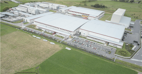 Above: Surrounded by rolling hills and countryside, the 60,000tpy produced at the site makes Productos Familia Colombia’s number one consumer tissue producer.