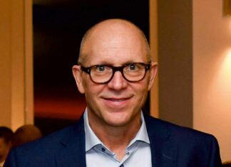 Why multi-tasking LGV beats automated mobile robots in automation