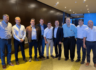 Start-up team: GrandBay Papeles Nacionales and Toscotec’s teams at the contract signing