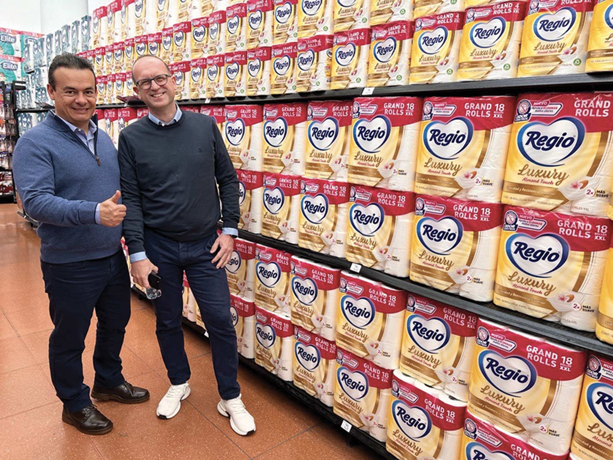 Store check: Essity’s Roberto Caballero, VP Supply Chain for LatAm, left, and Donato Giorgio, President, Global Supply Chain, visiting different sales channels and talking to consumers at a recent store check