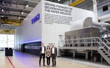 Aiming to drive a completely new, scalable decarbonisation process across the global paper industry: (L-r) Jonas Bergström, Elena Viviani, and Matthias Höhsl in front of the pilot installation at Voith in Heidenheim, Germany
